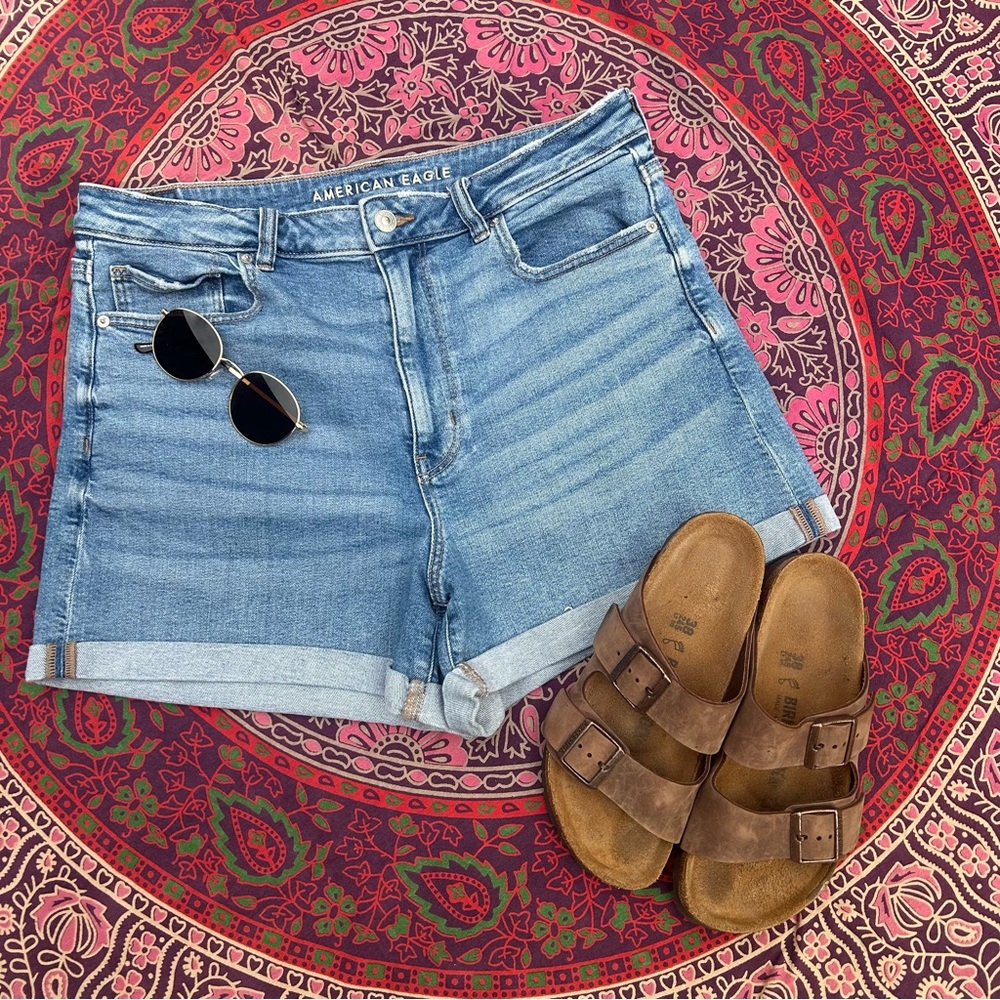 AE Stretch Denim Mom Short High Waist Light Blue Roll-Cuff Jean Shorts | Size 14